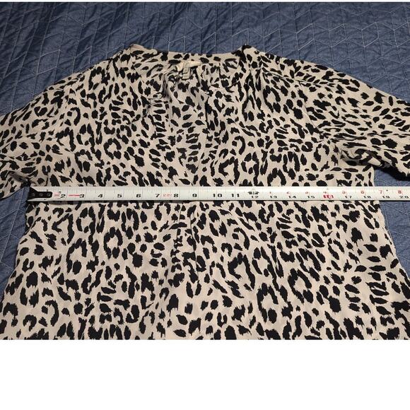 Joie Size S Animal Print Silk Blouse Split V Neck Long Button Sleeve - Picture 8 of 9